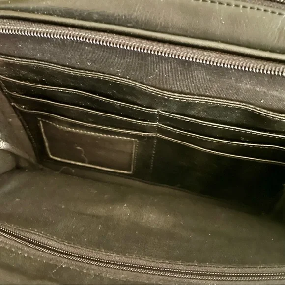 Esprit black crossbody Vegan! - Picture 5 of 9